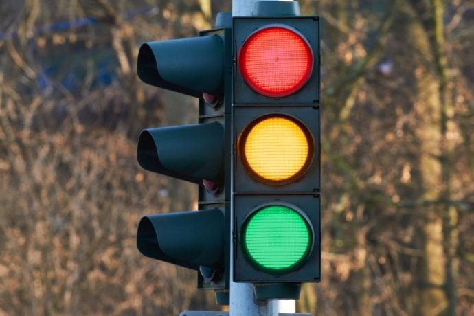 İşıqforun qırmızı işığında keçən və “protiv” sürənlər 100 manat cərimə olunacaq