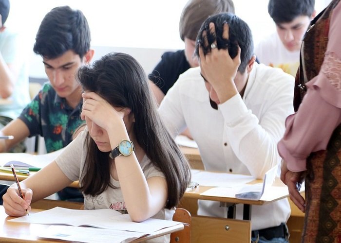 Keçid balı 600-dən çox olan ali məktəblərin adları açıqlanıb