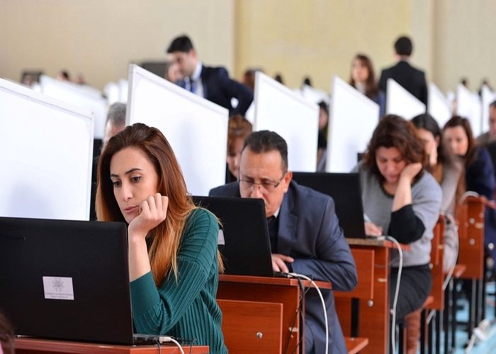 Dövlət qulluğu vəzifələri üzrə imtahanlar keçirilib