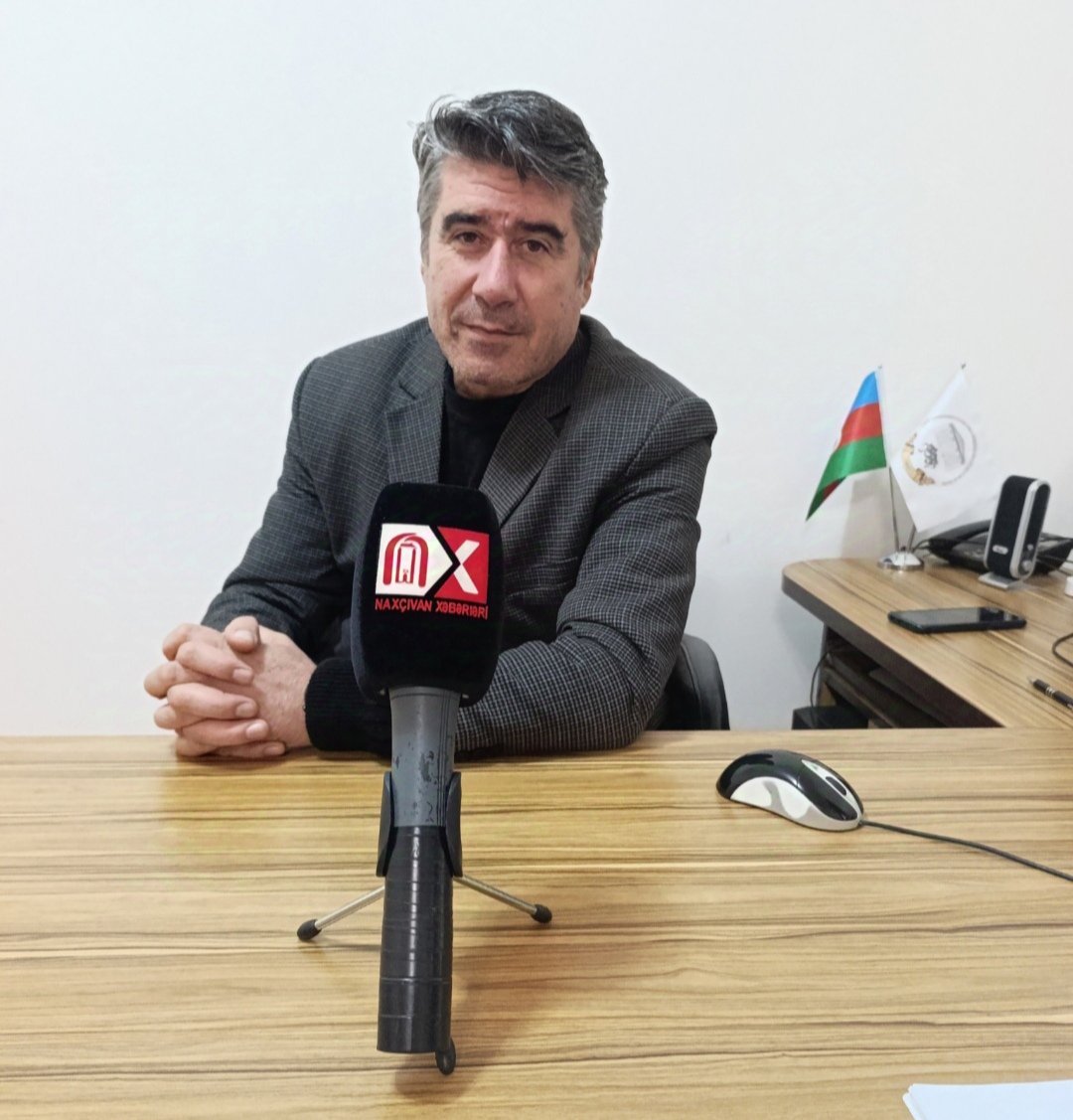 Peşəkar: