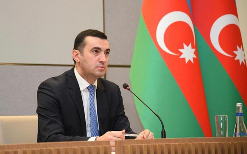 Ayxan Hacızadə Paşinyana cavab verdi