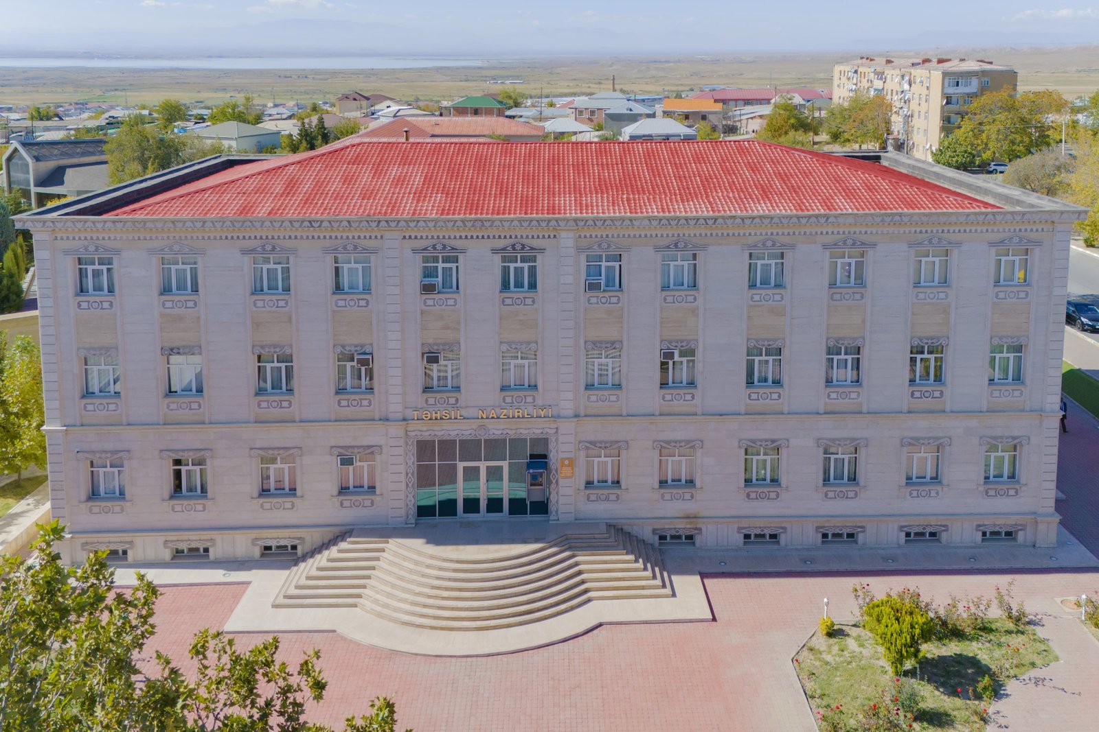 Naxçıvanda təhsil müəssisələrində vakant yerlərin müsabiqə vaxtı açıqlandı