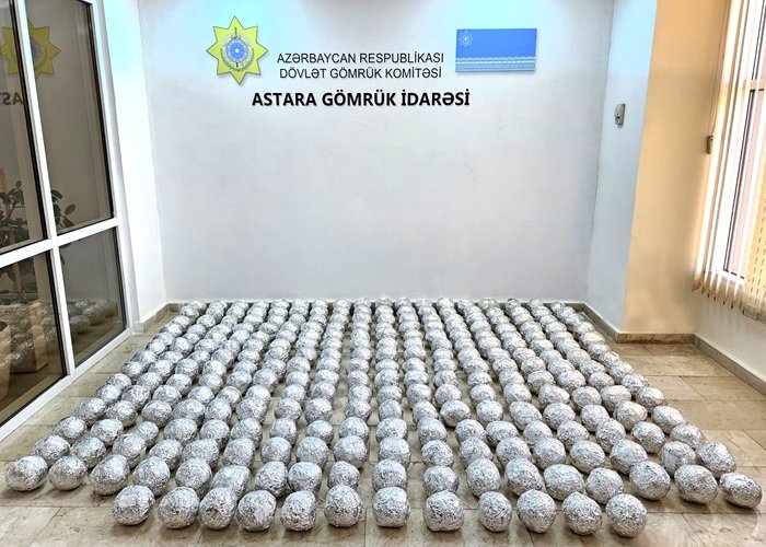 “Kahı” yükü aparan nəqliyyat vasitəsindən külli miqdarda narkotik vasitə aşkar edildi -