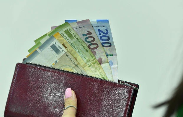 Azərbaycanda orta aylıq əmək haqqı 10 %-dən çox artıb