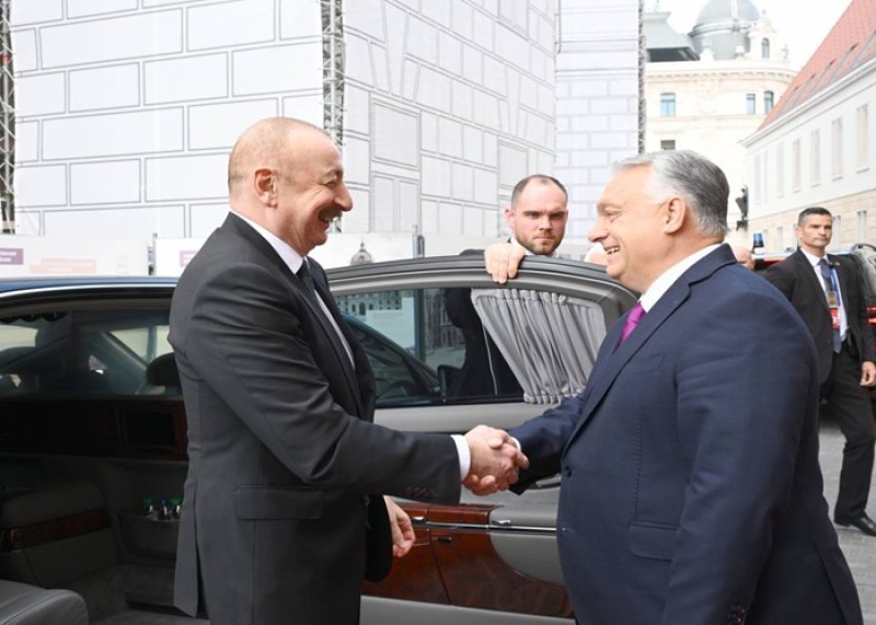 Azərbaycan Prezidentinin Budapeştdə Macarıstanın Baş naziri ilə məhdud tərkibdə görüşü olub -