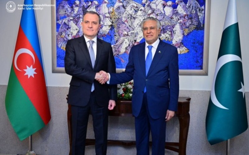 Azərbaycan və Pakistan XİN başçısları ECO Zirvəsinin təfərrüatlarını müzakirə ediblər