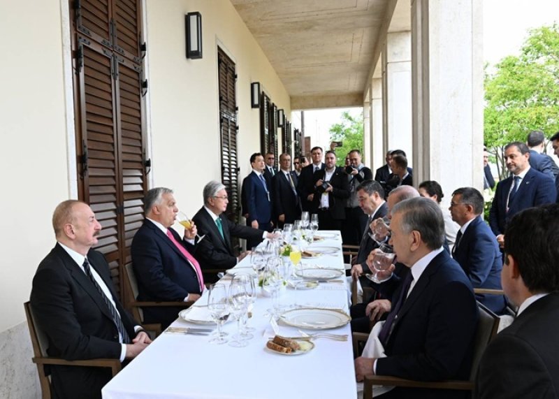Budapeştdə Türk Dövlətləri Təşkilatının dövlət və hökumət başçılarının şərəfinə rəsmi lanç verilib -