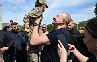 İlham Əliyev Laçın şəhərində sakinlərlə görüşüb -