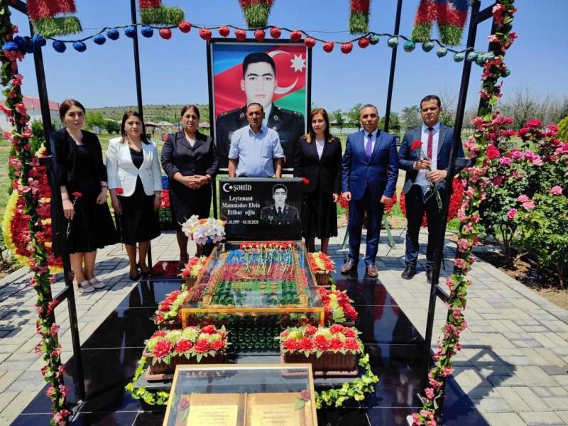 Komitənin kollektivi şəhid ailəsini ziyarət edib -