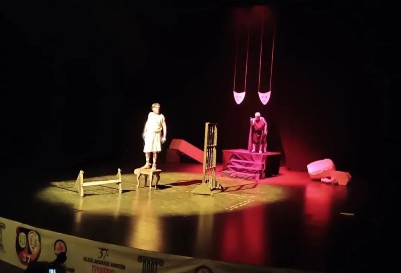 Naxçıvan Dövlət Milli Dram Teatrı Türkiyədə beynəlxalq səhnədə çıxış edib -