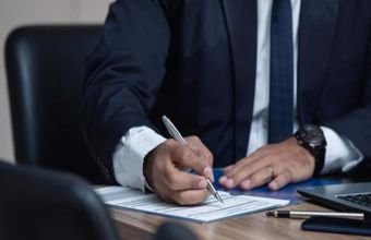 Azərbaycanda dövlət qulluqçularının sayı açıqlanıb