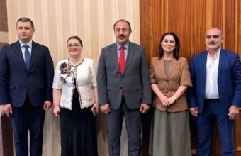 “Bir nurlu sahil var hələ sabahda”…