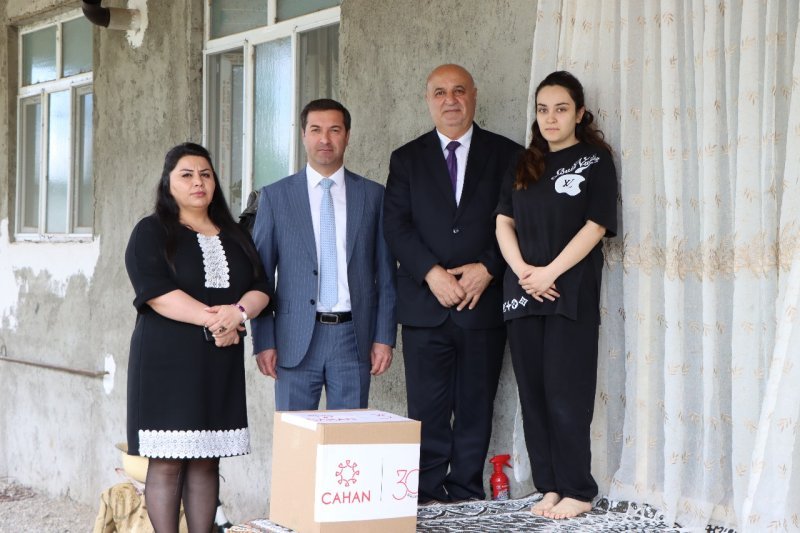"Cahan Şirkətlər Qrupu" şəhid ailələrinə bayram sovqatı aparıb -