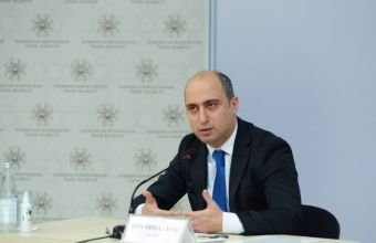 Emin Əmrullayev:  Məktəblərdə müəllimin borcu oxumayan uşaqlarla işləməkdir
