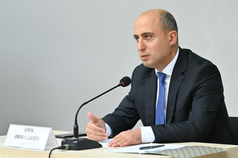 Emin Əmrullayev: Məktəbli formalarının dəyişəcəyi ilə bağlı qərar yoxdur