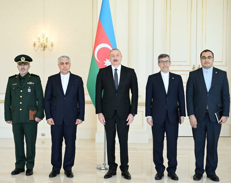 İlham Əliyev İranın Azərbaycanda yeni təyin olunmuş səfirinin etimadnaməsini qəbul edib -