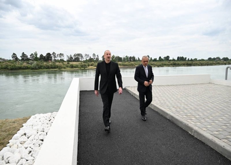 İlham Əliyev Yevlaxda qumsüzgəc texnologiyalı sutəmizləyici qurğunun açılışında iştirak edib -
