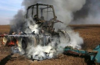 Kəlbəcərdə traktor minaya düşüb