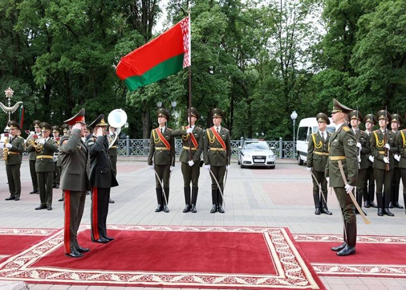 Minskdə Azərbaycan və Belarus müdafiə nazirləri görüşüb -
