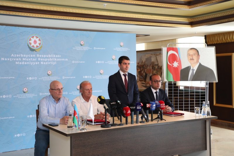 Möminə xatun türbəsinin bərpa və konservasiyasının aparılması ilə bağlı müqavilə bağlanılması mərasimi keçirilib -