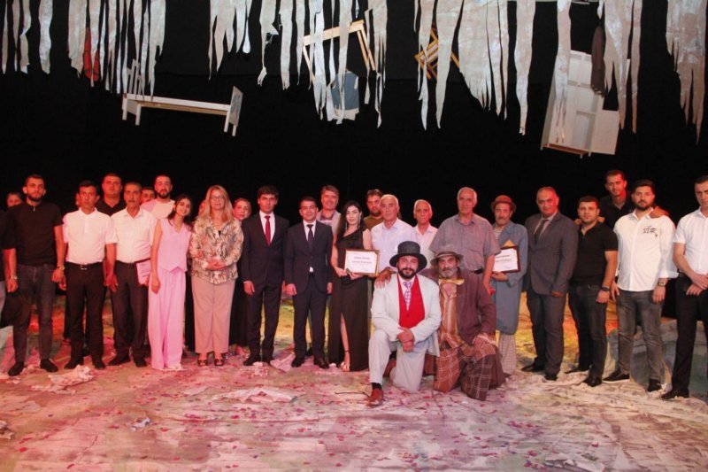 Naxçıvan Dövlət Milli Dram Teatrında teatr mövsümünün bağlanış mərasimi keçirilib -