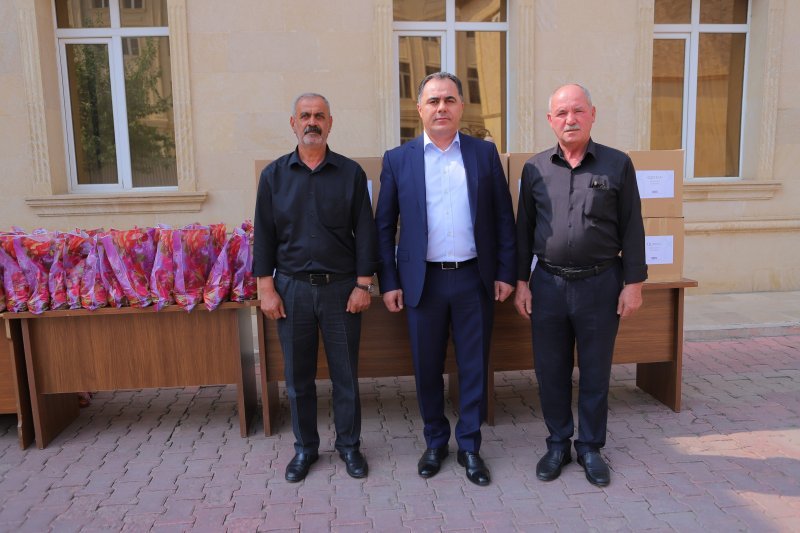 Naxçıvan Şəhər İcra Hakimiyyətində Qurban bayramı ilə əlaqədar olaraq bayram sovqatı paylanıb -