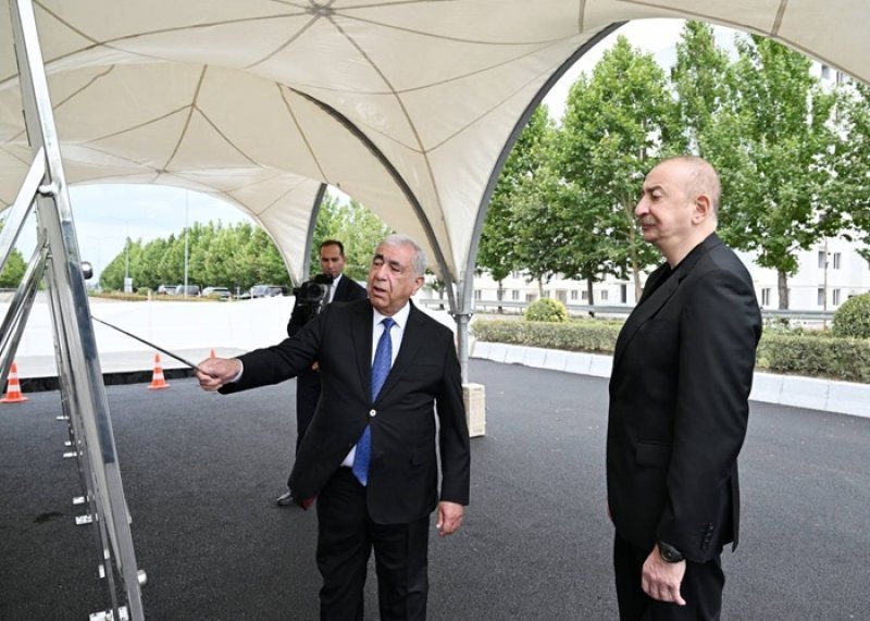 Prezident Bakı-Ələt-Qazax-Gürcüstan ilə dövlət sərhədi magistral yolunun Yevlaxdan keçən hissəsində görülən işlərlə tanış olub -