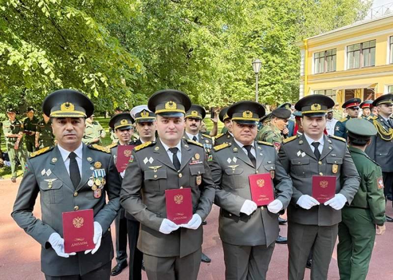 Rusiyada təhsilini bitirən hərbi qulluqçularımıza diplomlar təqdim edilib