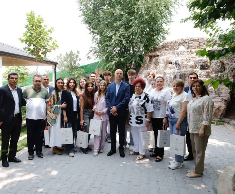 Təhsil naziri Ukraynadakı Zərifə Əliyeva liseyinin nümayəndələri ilə görüşüb -