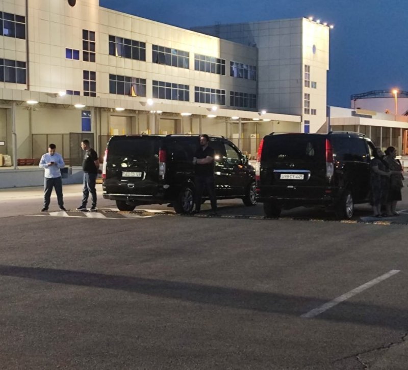 Yekaterinburqda öldürülən iki azərbaycanlının nəşi təyyarə ilə Vətənə gətirilib