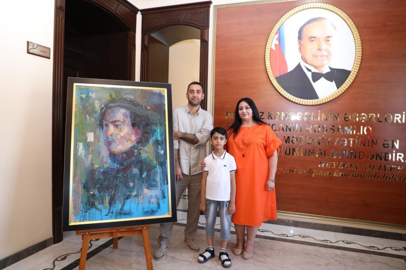 "Bəhruz Kəngərlinin portreti” rəsm əsərinin təqdimat mərasimi keçirilib -