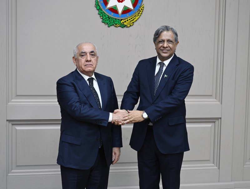 Əli Əsədov Azam Nazir Tarar ilə görüşüb