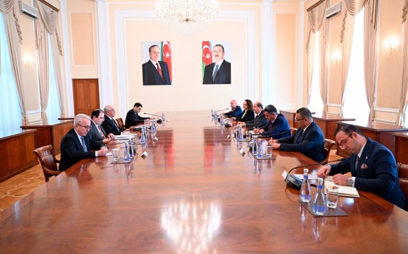 Əli Əsədov Ersin Tatar ilə görüşüb