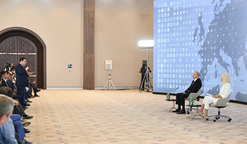 İlham Əliyev Rusiya ilə Avropa İttifaqı arasında yaranmış təbii qaz böhranına münasibət bildirib