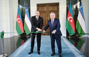 İlham Əliyev və Şavkat Mirziyoyev Özbəkistanın Azərbaycandakı səfirliyinin yeni binasının açılışında iştirak edib -
