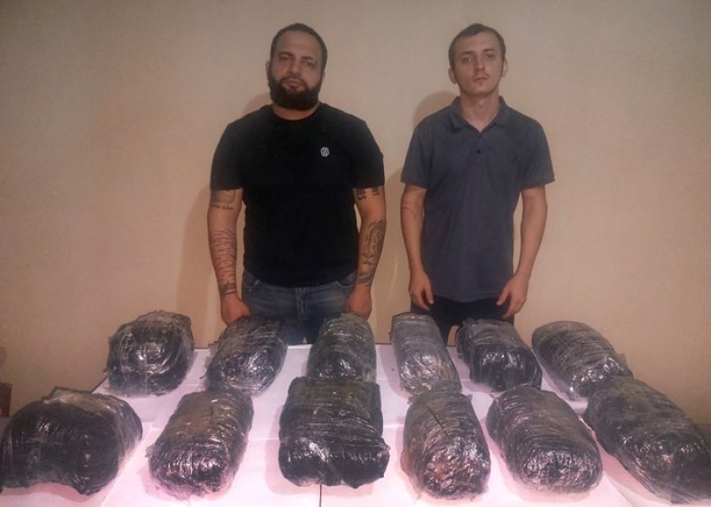 Külli miqdarda narkotiki ölkəyə keçirməyə cəhd göstərən şəxslər saxlanılıb