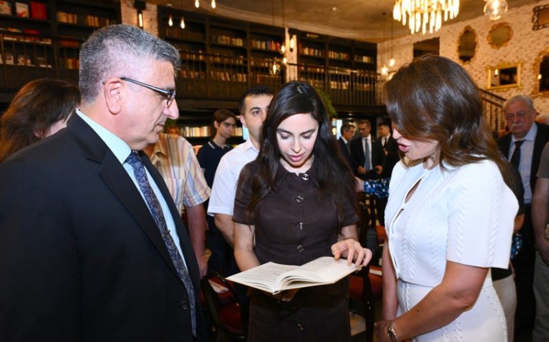 Leyla Əliyeva Bakı Kitab Mərkəzində “Tanımadığımız Konfutsi” adlı gecədə iştirak edib