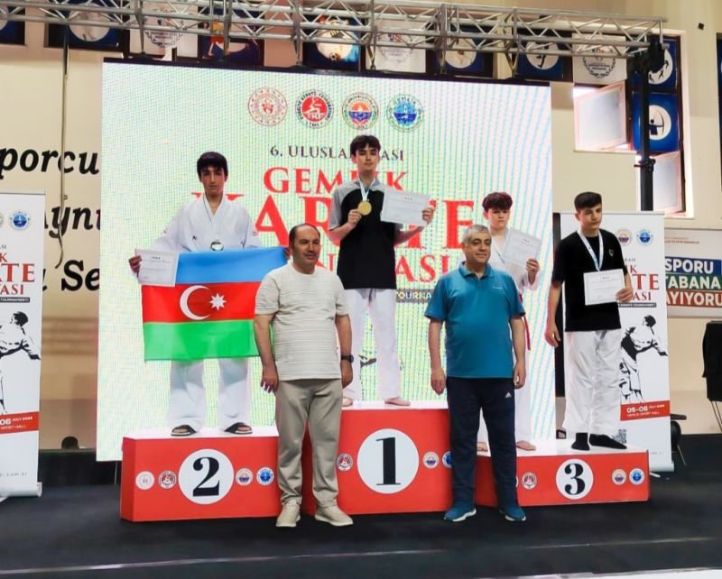 Naxçıvanlı karateçi Rafiq Hüseynli beynəlxalq turnirdə gümüş medal qazanıb -