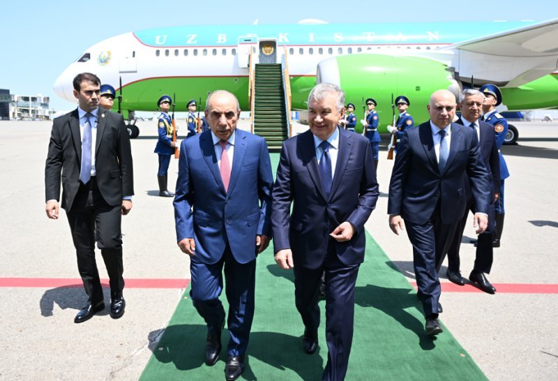 Özbəkistan Prezidenti Şavkat Mirziyoyev Azərbaycana dövlət səfərinə gəlib -