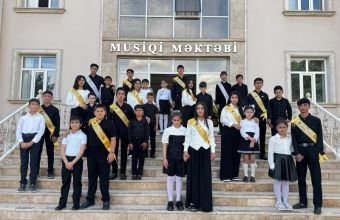 Qərbi Azərbaycandan olan ailələrin uşaqları məzun olublar
