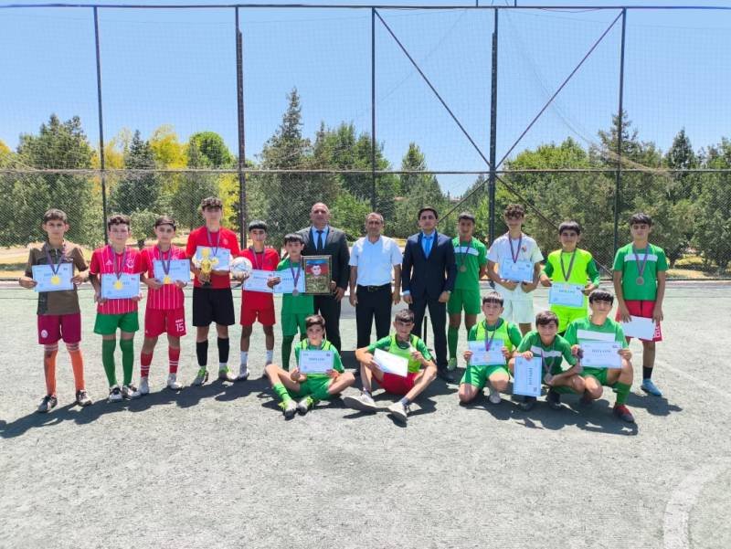 Sədərəkdə şəhid Niyaməddin Ələkbərovun xatirəsinə həsr olunmuş mini futbol turniri keçirilib -
