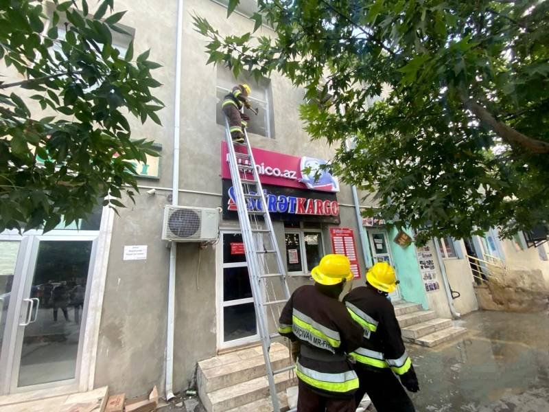 Şərur şəhərində ərzaq mağazasında yanğın baş verib -