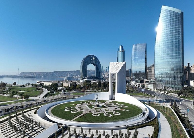 XİN rəhbərliyi Zəfər parkını ziyarət edib