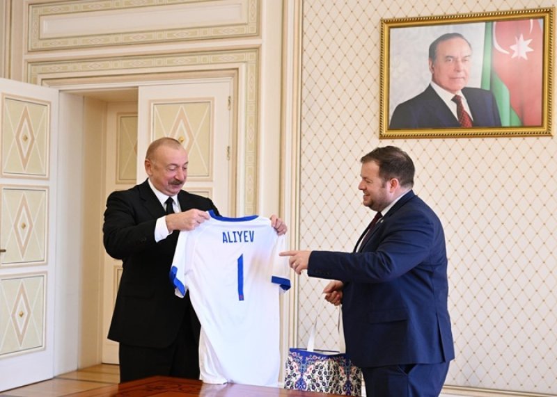 İlham Əliyev Böyük Britaniyanın dövlət nazirini qəbul edib -