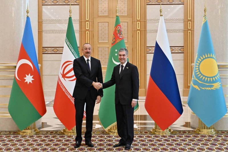 İlham Əliyev Qurbanqulu Berdiməhəmmədova zəng edib