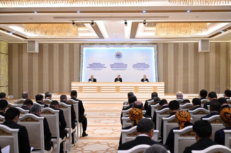 Üç ölkə lideri yüksəksəviyyəli görüşün yekunlarına dair mətbuata birgə bəyanatla çıxış ediblər -