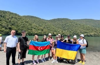Ukraynalı uşaqların “Qəbəland” və Nohurgölə ekskursiyası təşkil edilib