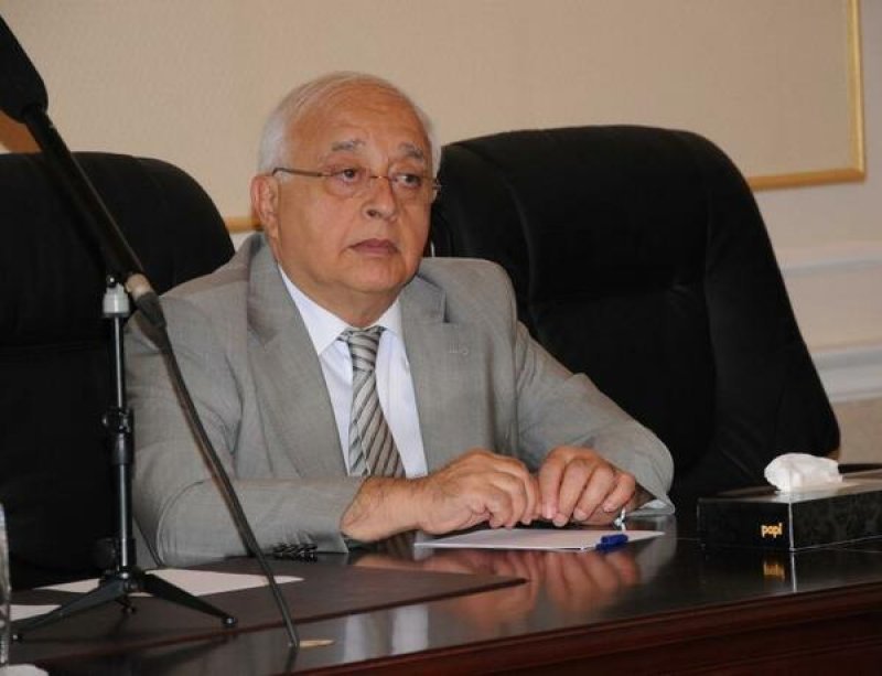 Yazıçı Elçin Əfəndiyev vəfat edib