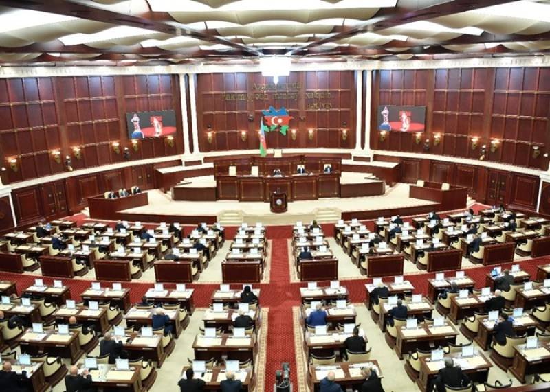Azərbaycan Respublikası Milli Məclisinin aktları nə zaman qüvvəyə minir? -
