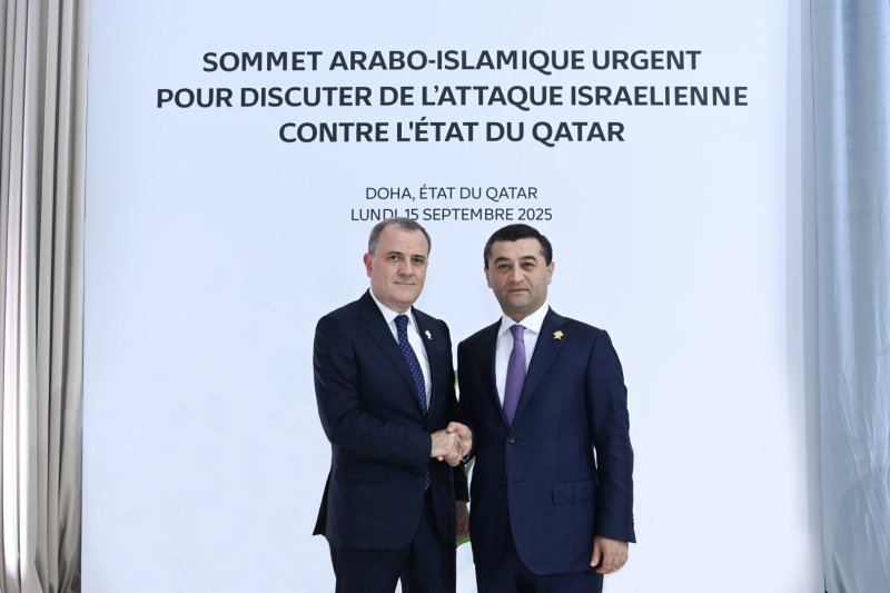 Ceyhun Bayramov Dohada özbək həmkarı ilə görüşüb